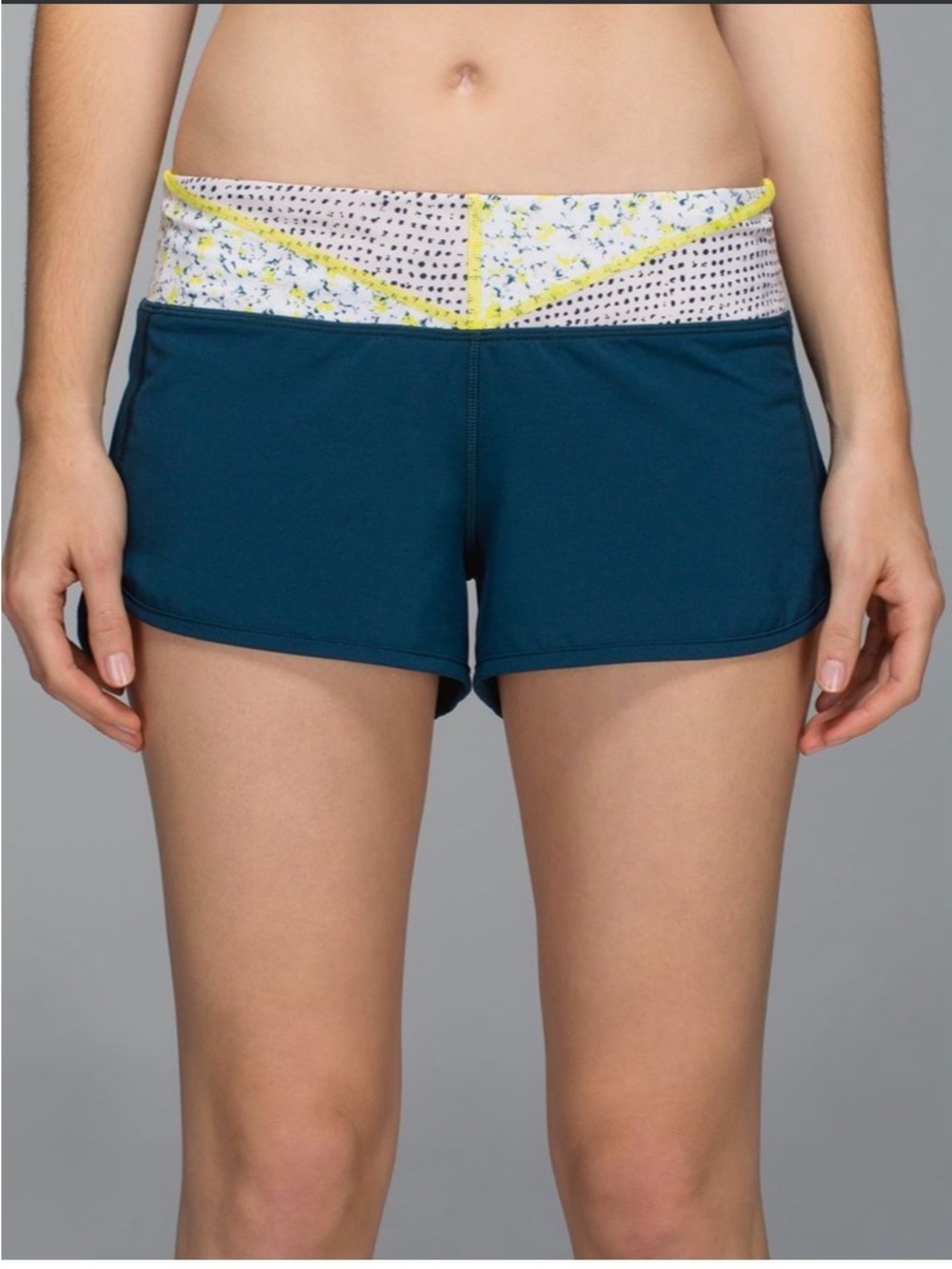 Lululemon Run: Speed Short *4-way Stretch Alberta Lake / Wi14 Quilt size 10